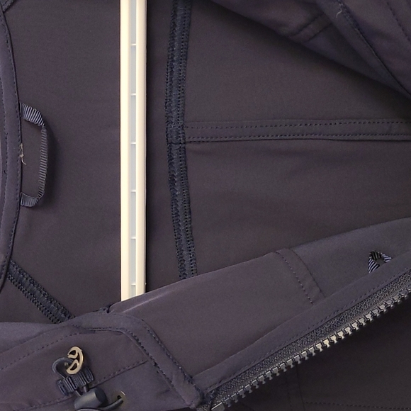 π¦Lululemon On the Fly Jacket in Midnight Navy - Picture 11 of 16